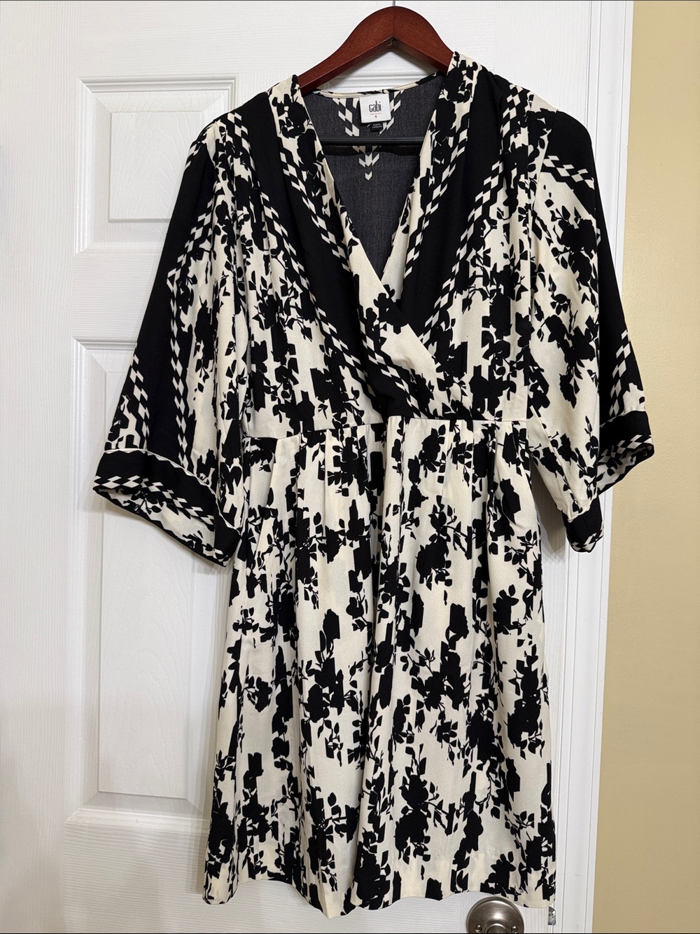 CAbi Black & White Geometric Print Top